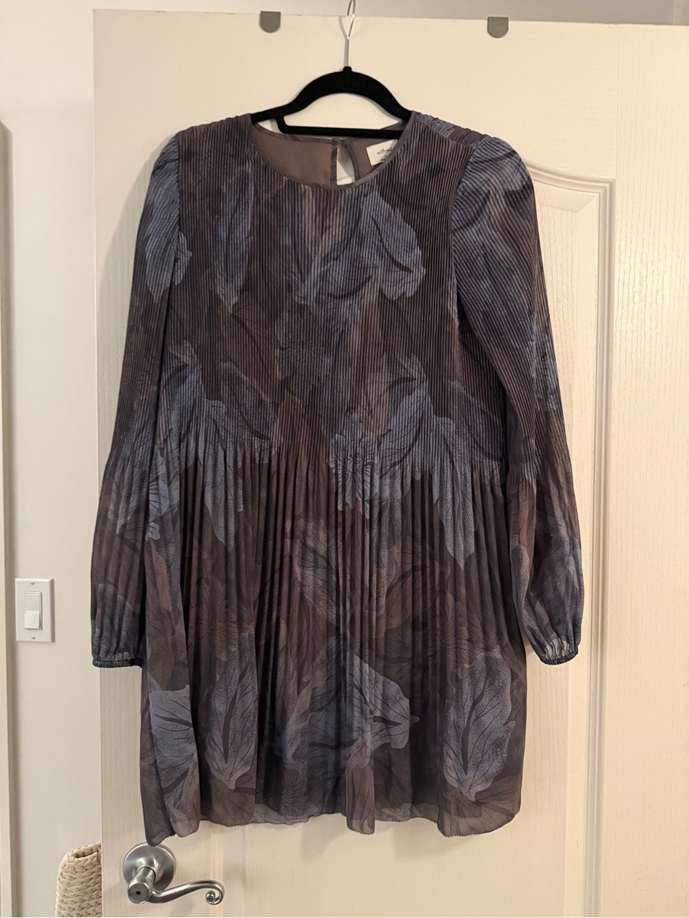 Aritzia Wilfred Pleated Long-Sleeve Floral Dress - Gray